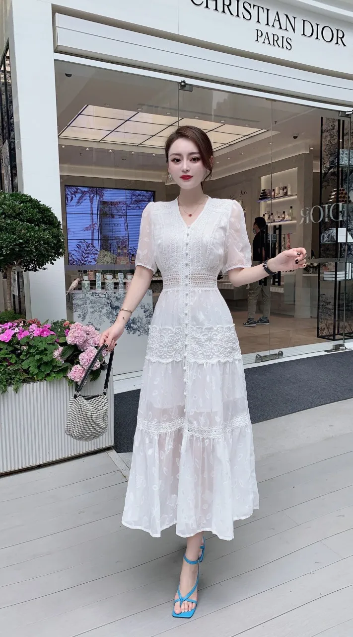 

2021 summer new V-neck lace dress French elegant lace high waist swing dress
