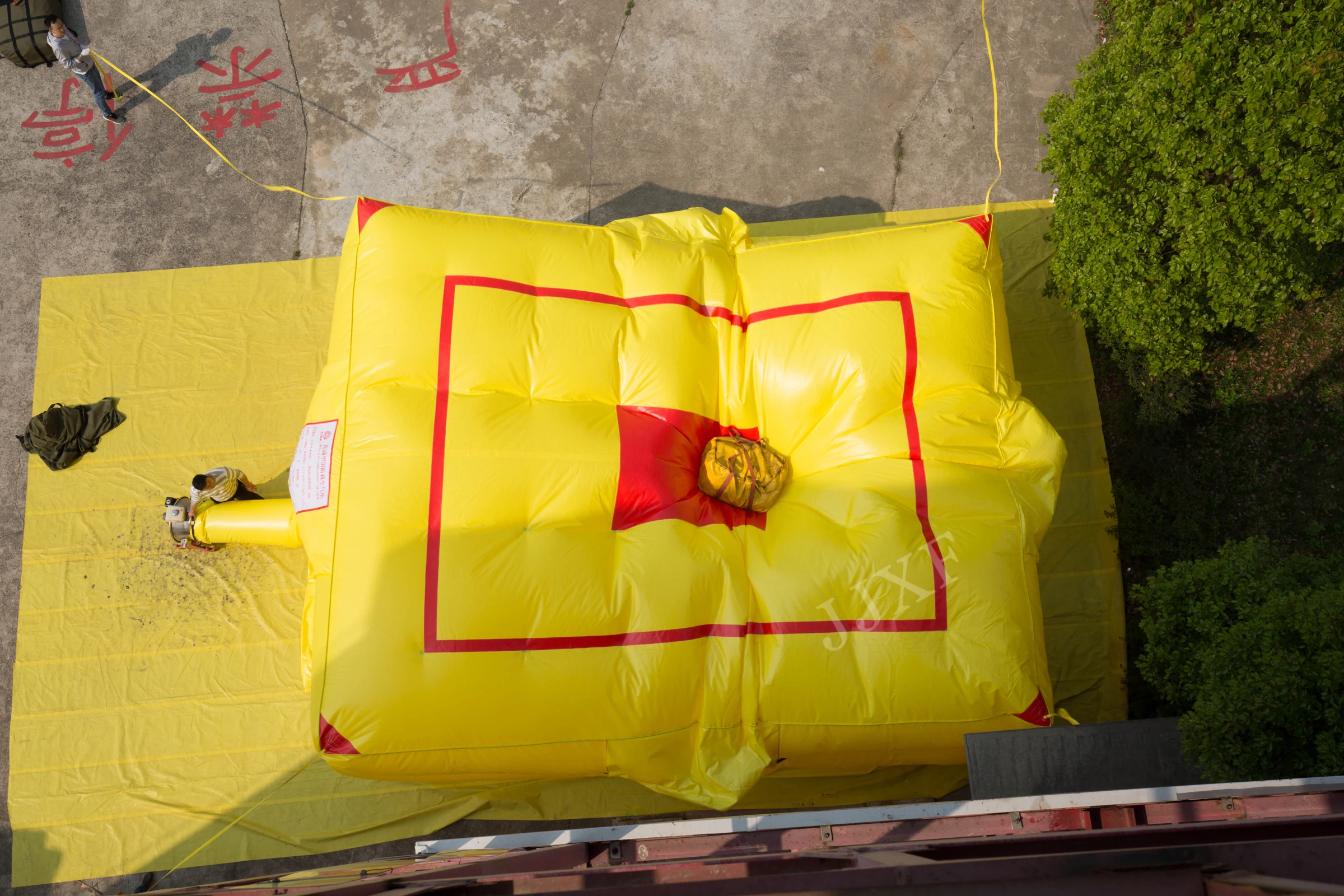 

Life Saving Apparatus jumping cushion