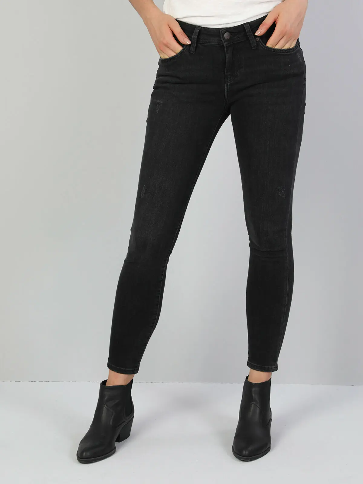 

Темно-серые женские брюки