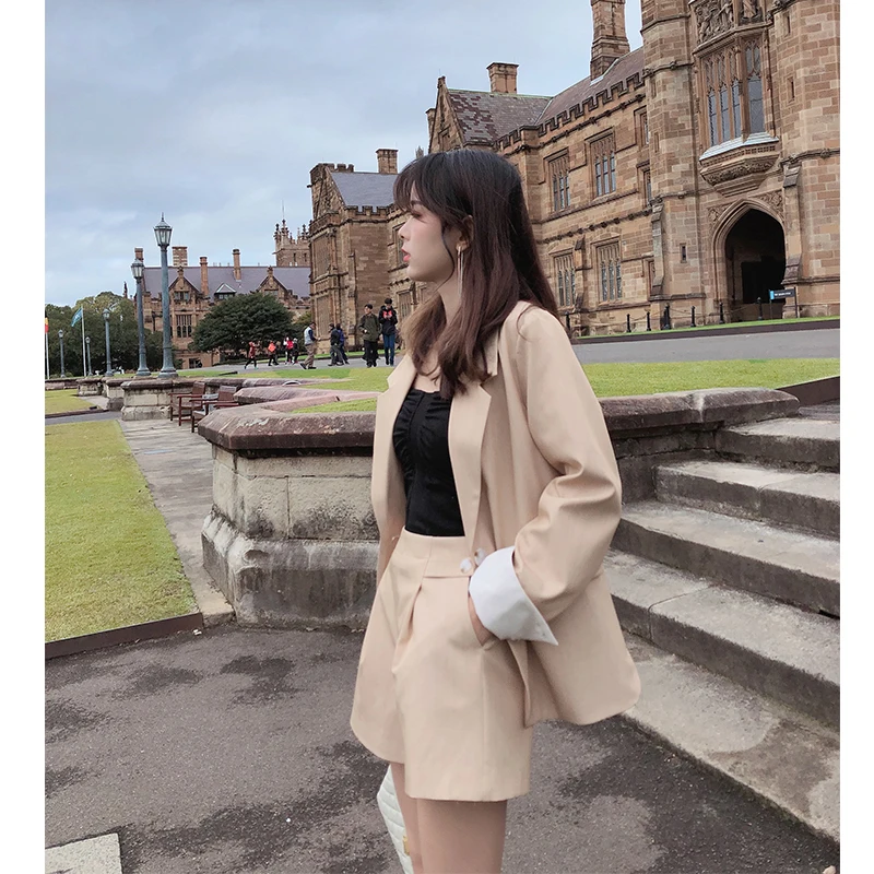 Женский осенний комплект из двух предметов Mishow блейзер с отложным воротником и