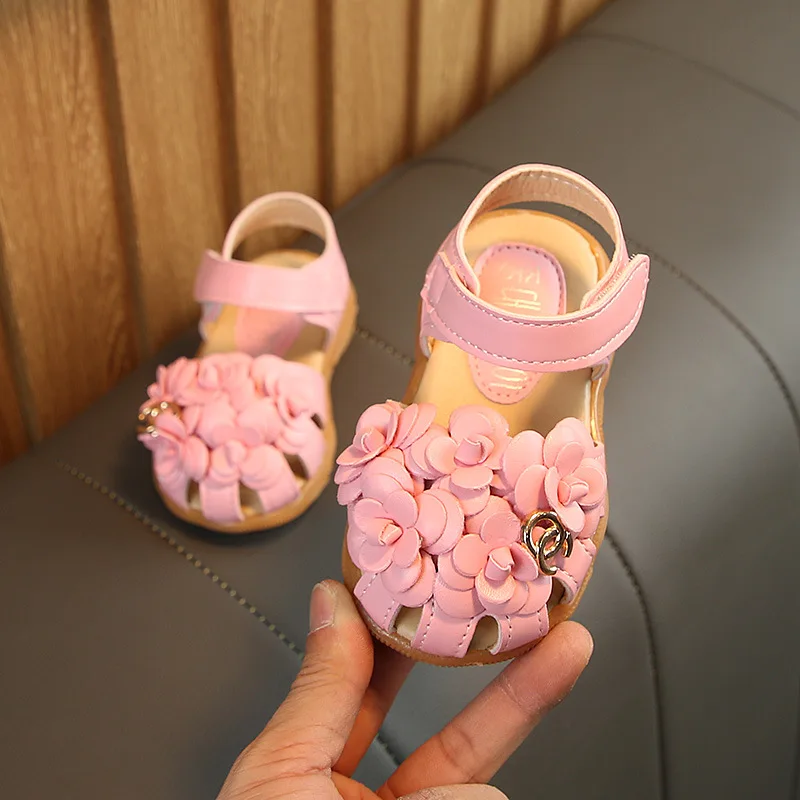 

Baby sandals 1-6 years old girl princess shoes Baotou 2019 summer children toddler shoes soft bottom hollow sandals non-slip fla