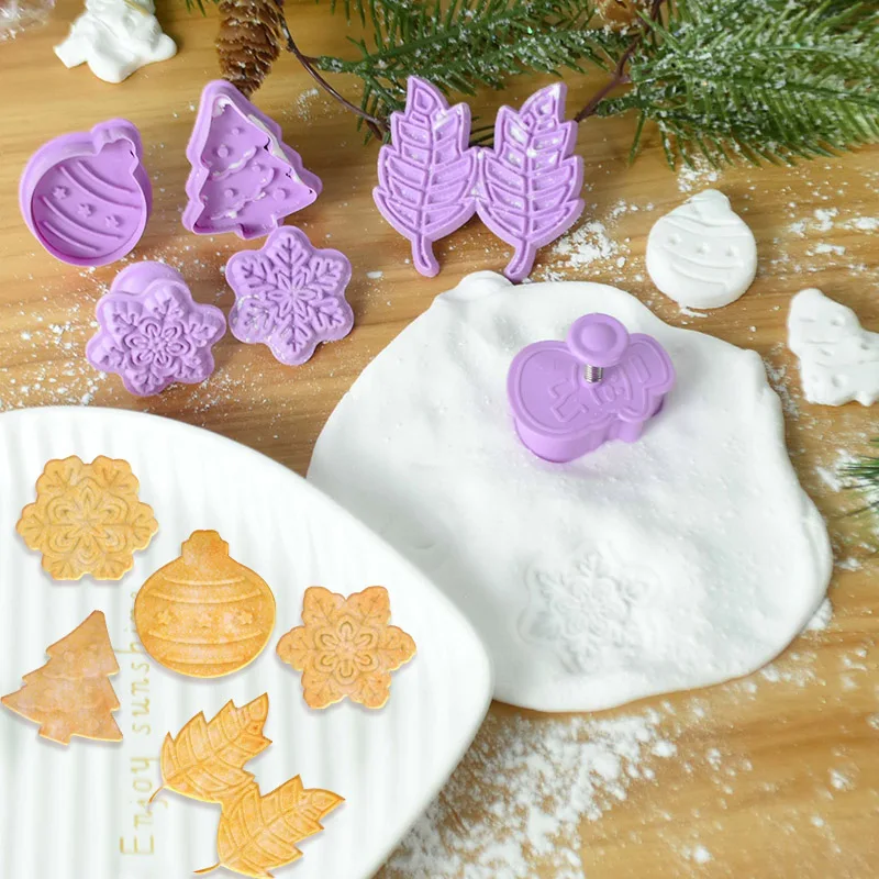 

4pcs/set Christmas Cookie Plunger Cutters Santa Snowman Elk Snowflake Fondant Cake Mold Biscuit Sugarcraft Cake Decorating Tools