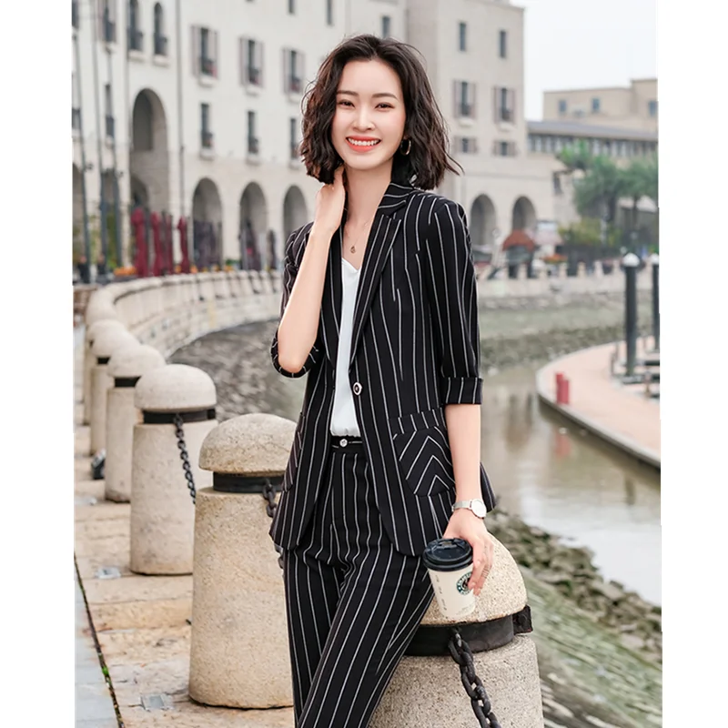 Женский облегающий блейзер в белую полоску черный деловой костюм большого