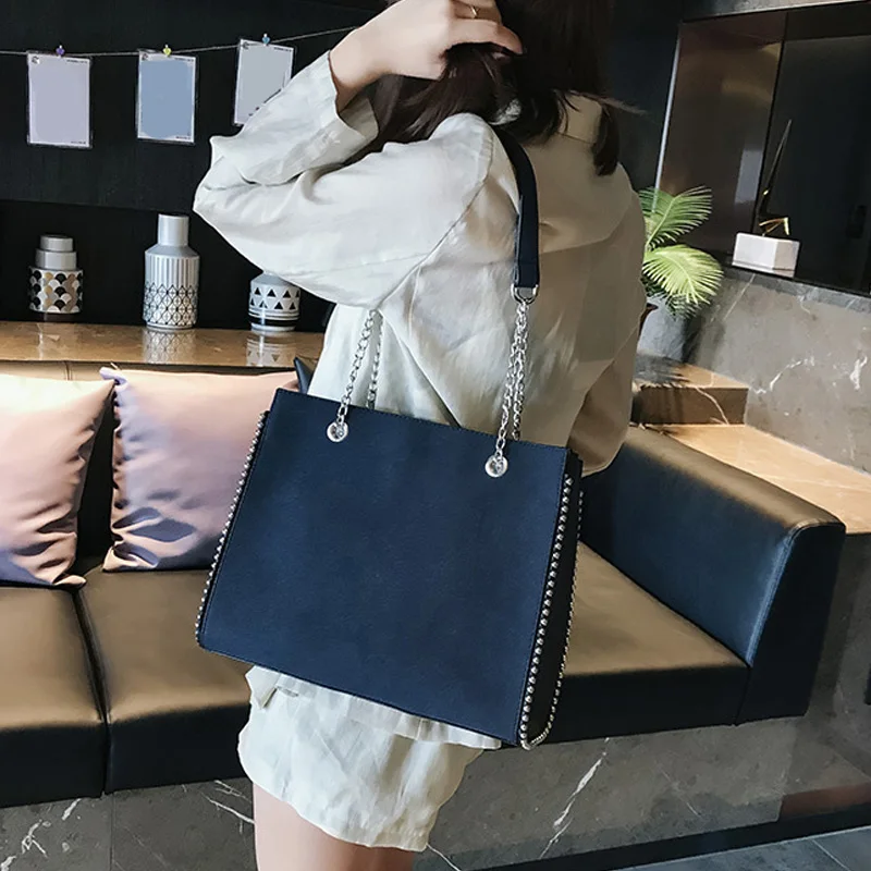 

Chain shoulder bag Famous designer rivet handbags Women's luxury messenger bags for women