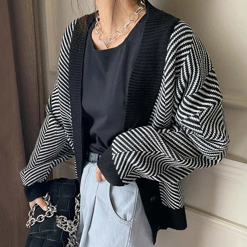 

2021 New Korean Fashion Retro Wild Striped V-neck Hit Color Single-breasted Loose Casual Knitted Cardigan Sweater Jacket Women