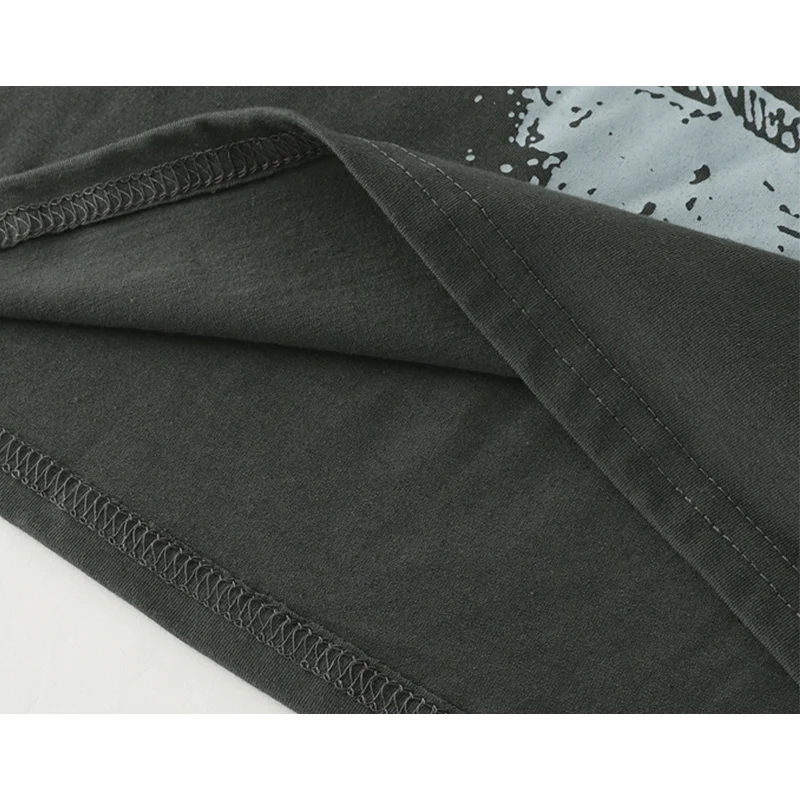 Женская футболка с длинным рукавом круглым вырезом и принтом граффити в