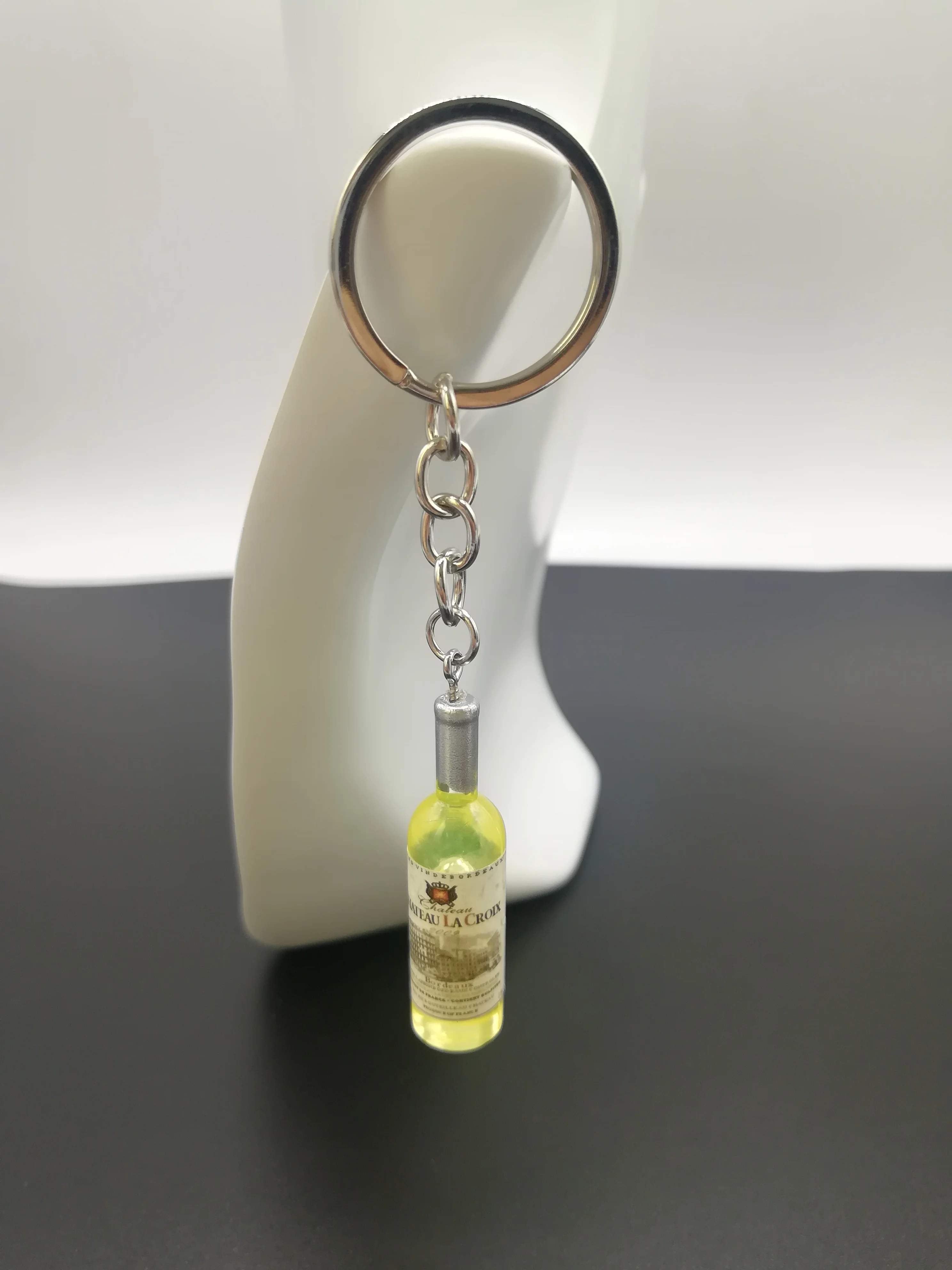 

2019 New Fashion Mini Personality Bottle Yellow Wine Bottle Keychain Key Ring