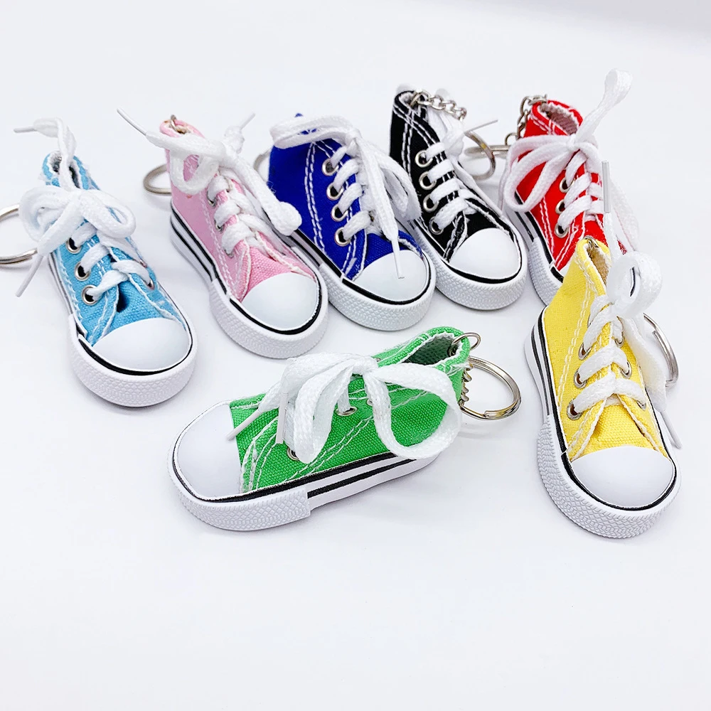 

New Creative Simulation Mini Canvas Shoes Model Tide Keychain Student Teenagers Bag Cute Popular Pendant Car KeyRing Decorations