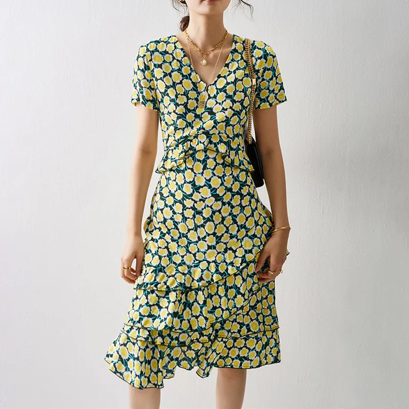 Женское асимметричное платье до середины икры с V образным вырезом цветочным