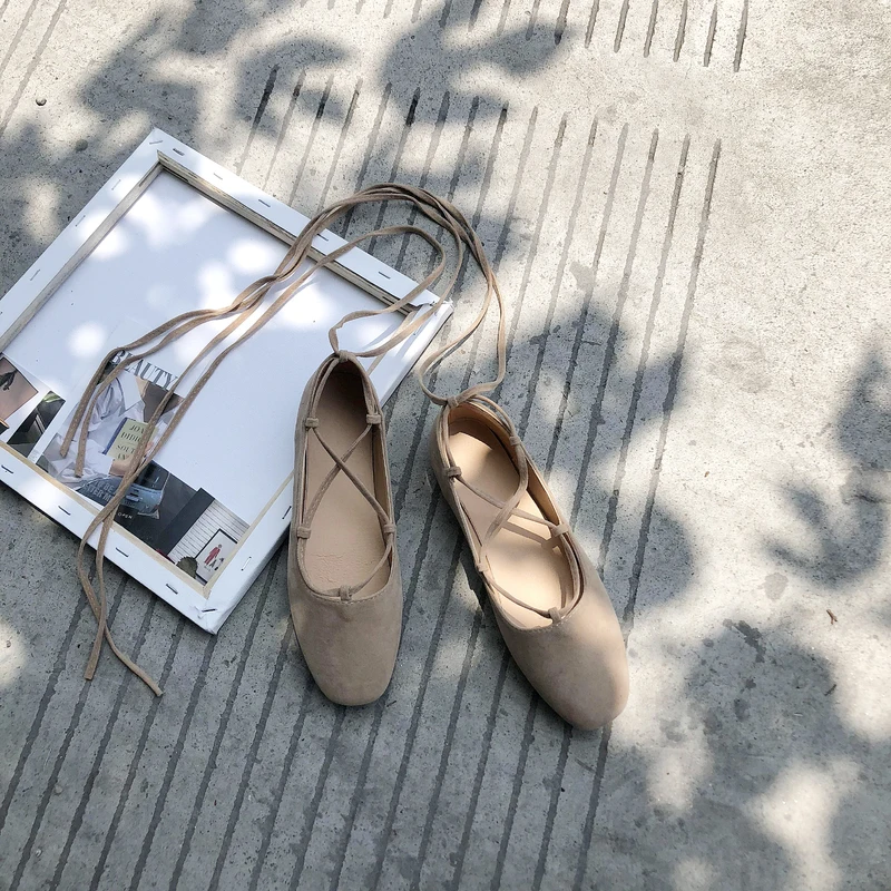 Женские туфли на плоской подошве лоферы карамельных цветов без застежки балетки