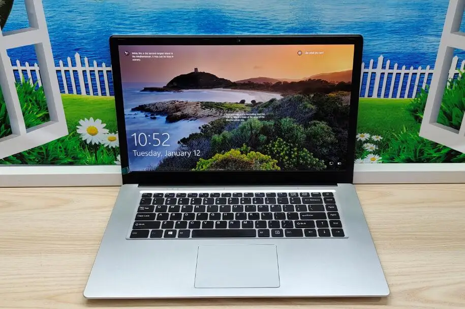 Студенческий ноутбук 15 дюймов Intel Quad Core 8 Гб RAM 256 ГБ SATA2.5 SSD Windows 10 недорогой для