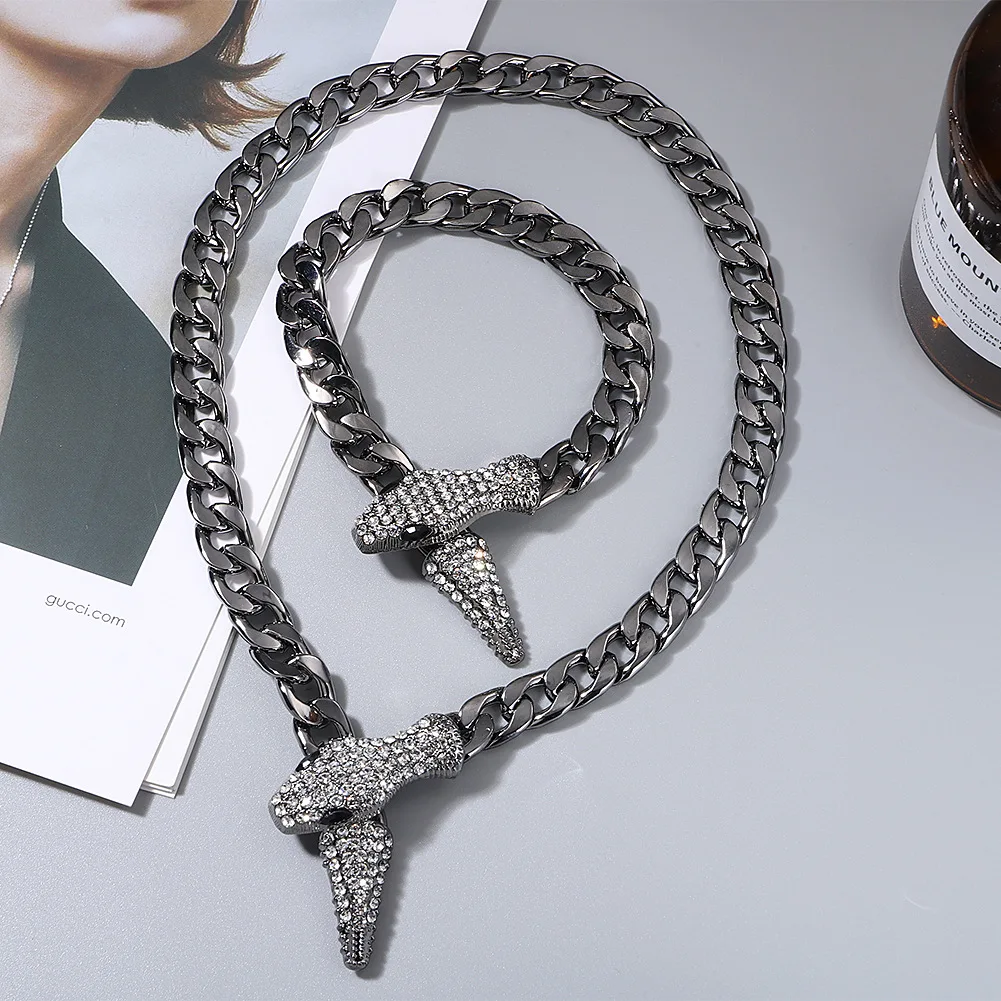 

Punk Crystals Snake Chains Big Statement Entangled Gold Necklace for Women Female Modern Snake Necklace Magnet Lock Jewelry