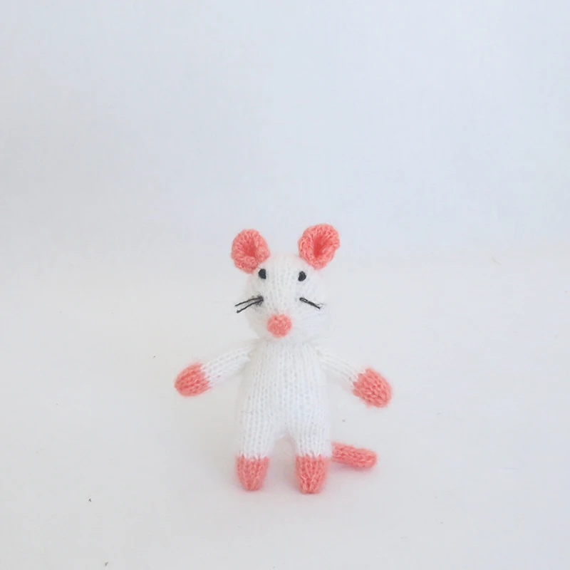 Пушистая игрушка-мышка вязаная кукла-ушанка для новорожденных игрушка-мигуруми