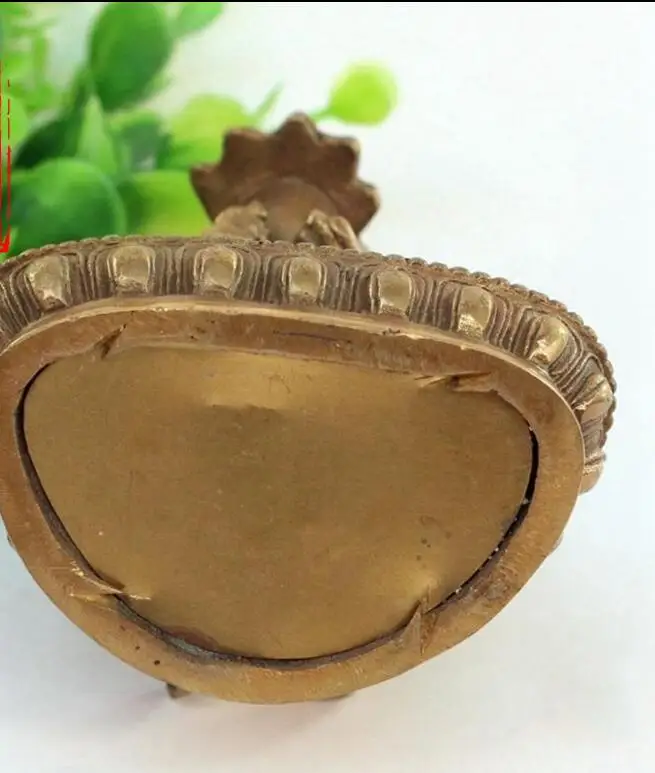 411 люди любят счастливую статую Будды с чистой тибетской буддийской тантрической