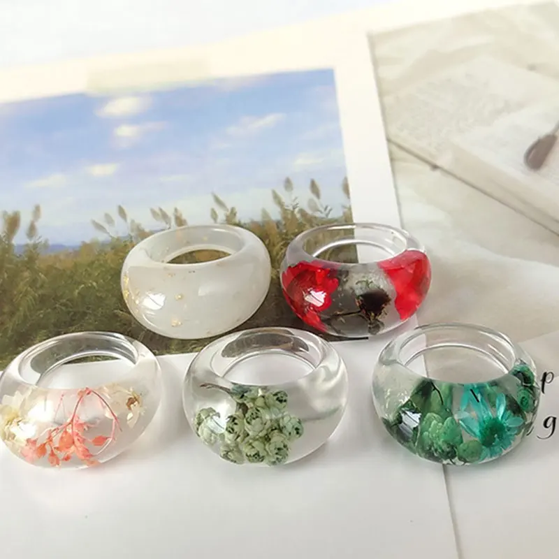 

2021 Lady Fashion Transparent Chunky Epoxy Resin Rings Cute Multicolor Dried Flower Finger Rings for Women Party Jewelry Gifts