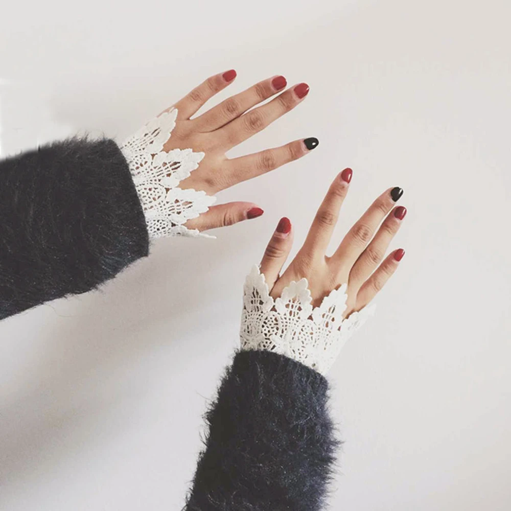 2 искусственные кружевные перчатки с расклешенными рукавами женские