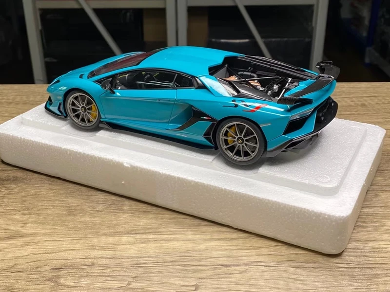 Автомобильная модель из смолы Autoart 1:18 Lamborghini шатендор SVJ для украшения и подарка |