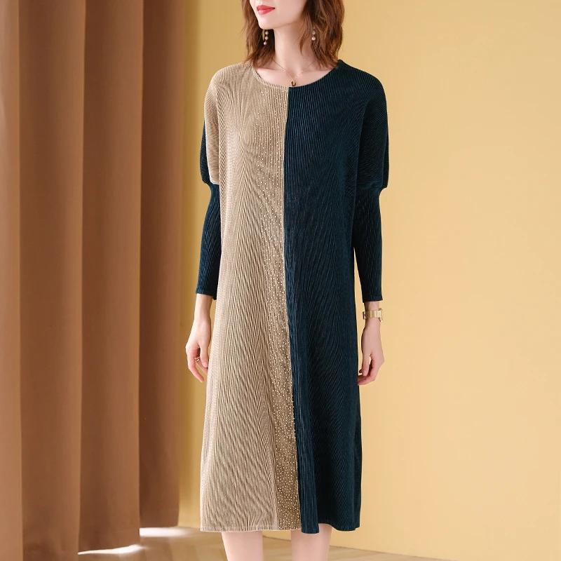 

Plus Size Velvet Dress For Women 45-75kg 2020 Autumn Contrast Color Round Neck Batwing Sleeve Big Stretch Miyake Pleated Dress