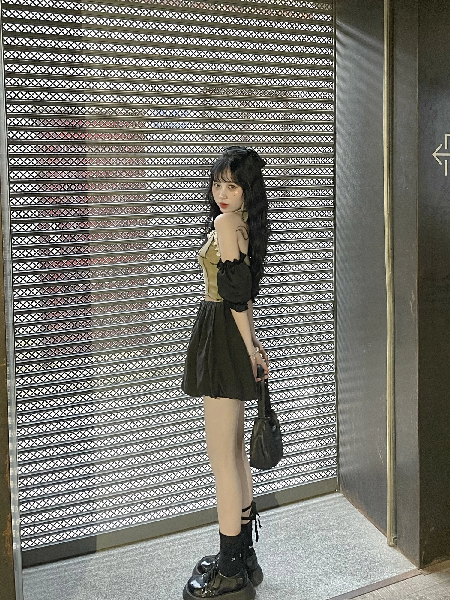 Комплект из юбки и топа с коротким рукавом деревянными ушками | Женская одежда