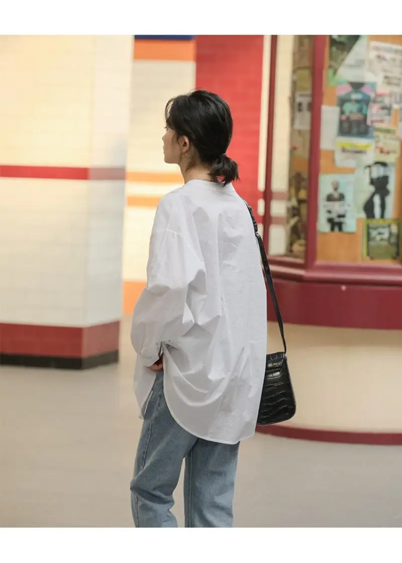 

2021 spring new Korean style simple V-neck western-style design shirt Hong Kong style loose casual long-sleeved shirt women