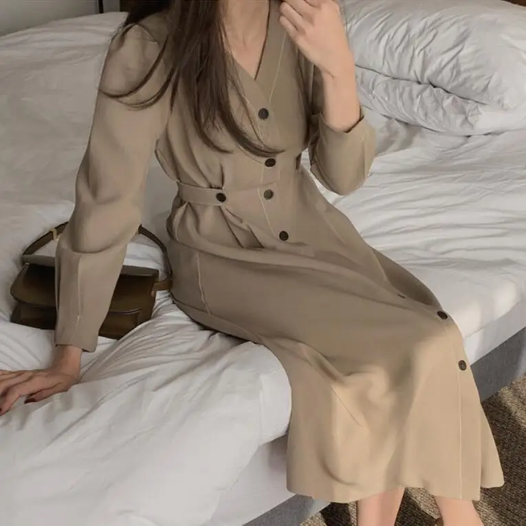 

2021 new autumn Korean girl temperament slim minimalist wind open line V collar waist long dress