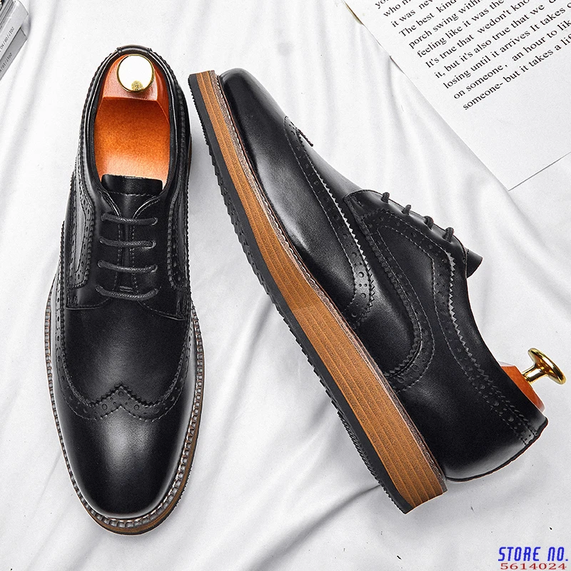 

New 2020 Brand Men Formal Dress Shoes Wedge Vintage Casual Loafers Breathable Business Wedding Oxfords Brogue Shoes