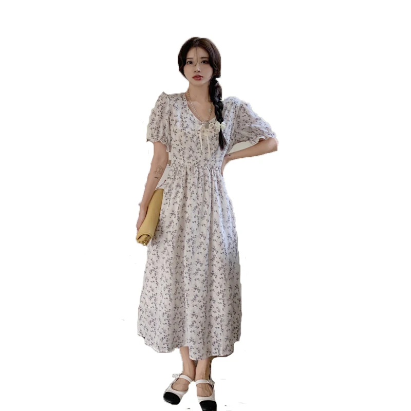 Женское шифоновое платье с рукавами-фонариками кремового цвета цветочным