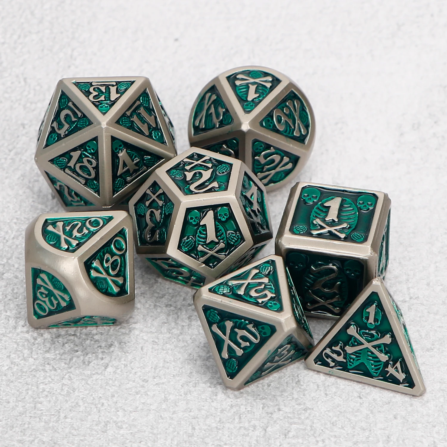 

Череп голова d & d кубики игральные кости dnd металлические многогранные D & D кубики TRPG игры кубик для настольной игры подземелье и дракон играл...