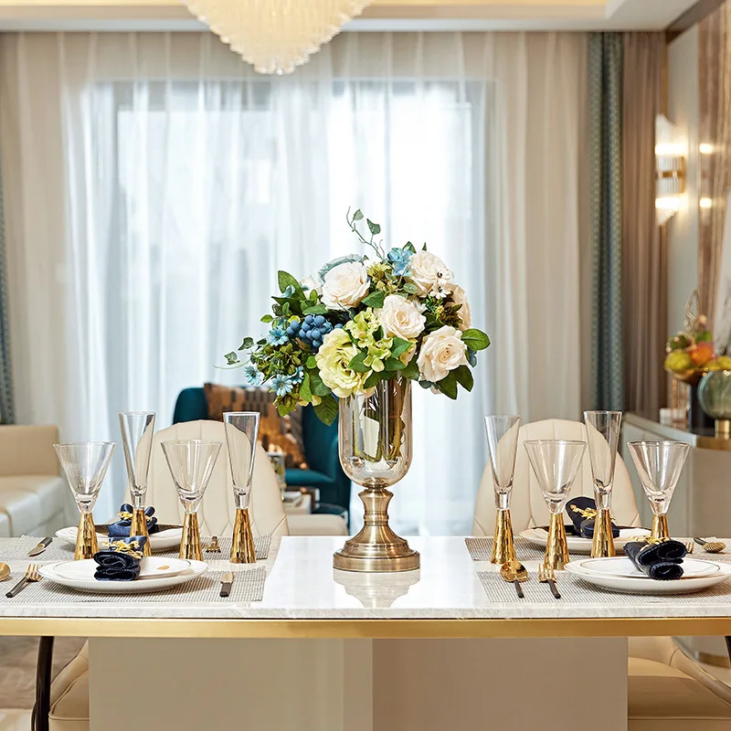 Бокал для красного вина с золотистыми кристаллами | Дом и сад