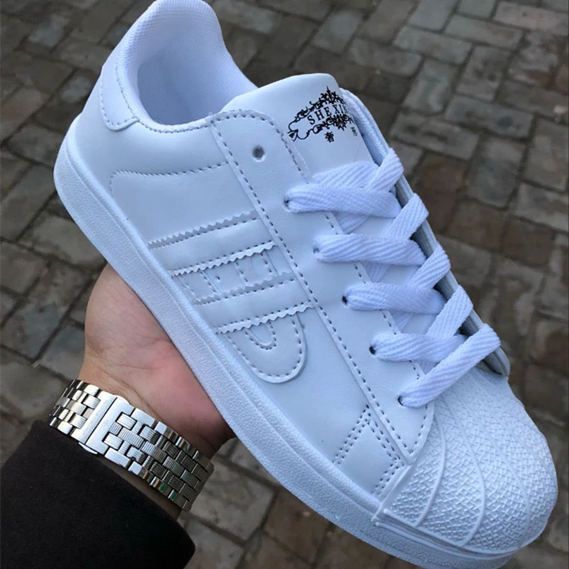 

2021 Classic Men Women trainers Golden Superstar sneakers Male Skateboarding Shoes Men's Athletic Summer sports Trainer Shoes 47