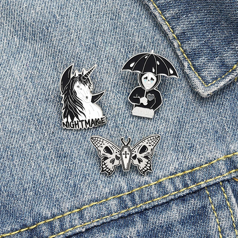 

Punk Skull Enamel Pins Horse Skeleton Butterfly Brooches Bag Clothes Lapel Pin Gothic Halloween Badge Jewelry Gift for Friends