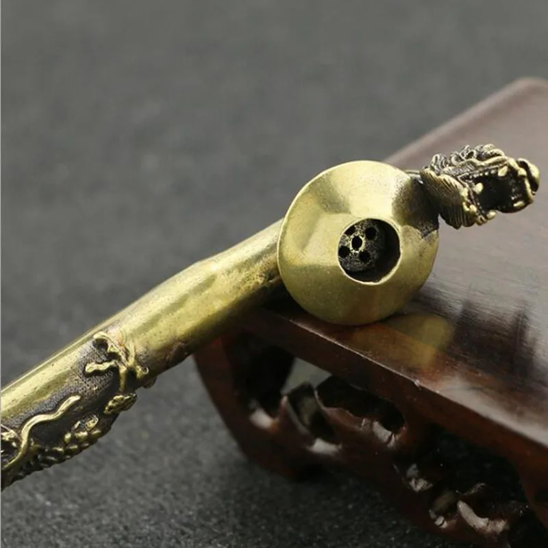 Античная коллекция разнообразных латунных сумок для табака со знаками Зодиака |