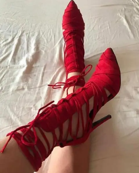 Пикантные женские босоножки с острым носком красные черные замшевые