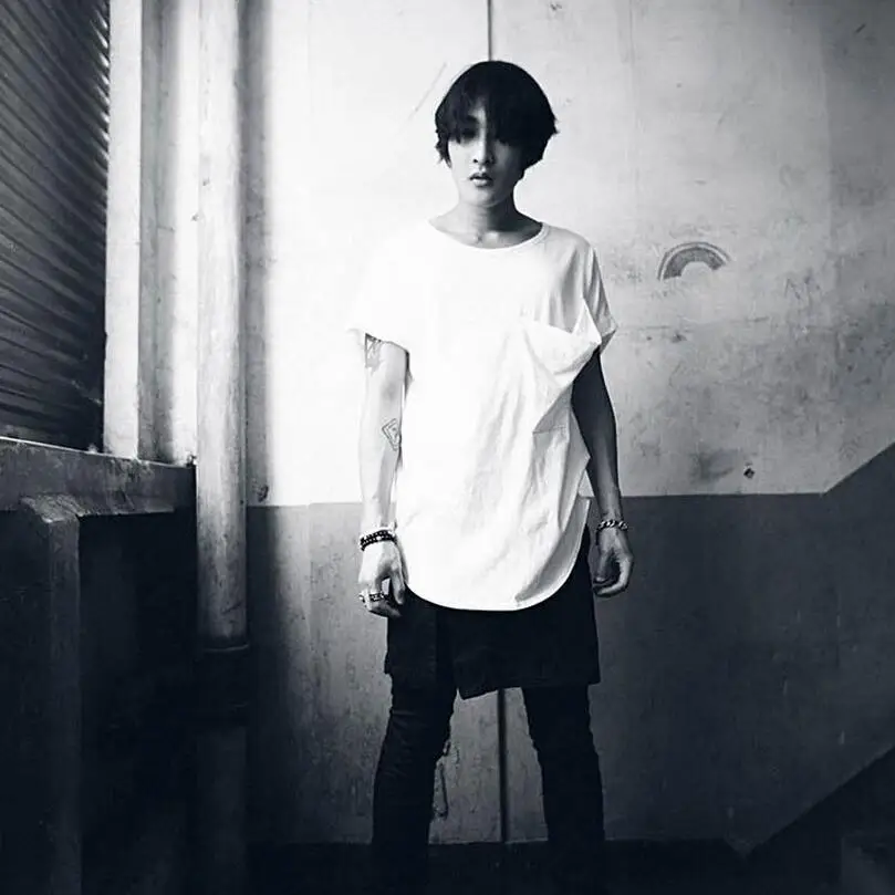 

Shipping Men Free 's Korean Version The Long Section Of Leisure Fashion Big Pocket Short Sleeved T - Shirt / S-3xl