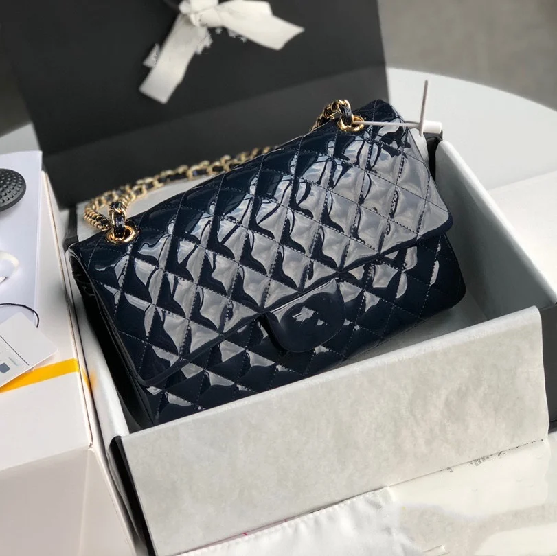 

2021 brand new fashion high quality patent leather 100% leather chain bag handbag messenger bagSingle shoulder bag.
