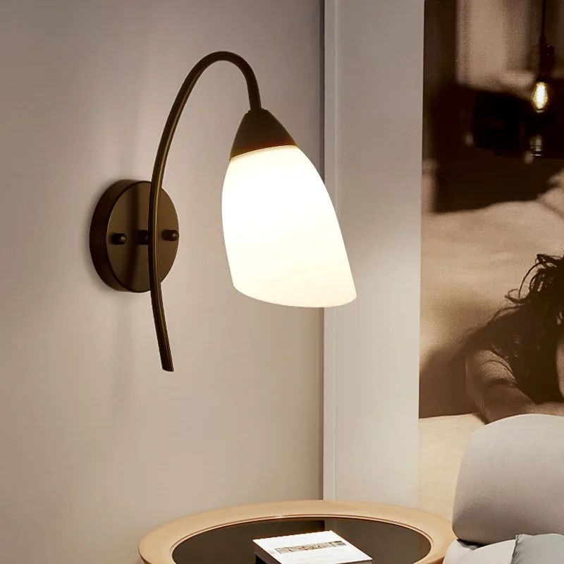 

Современная простая стеклянная настенная лампа с крестообразным зеркалом, прикроватный светильник с одной головкой для гостевых комнат от...
