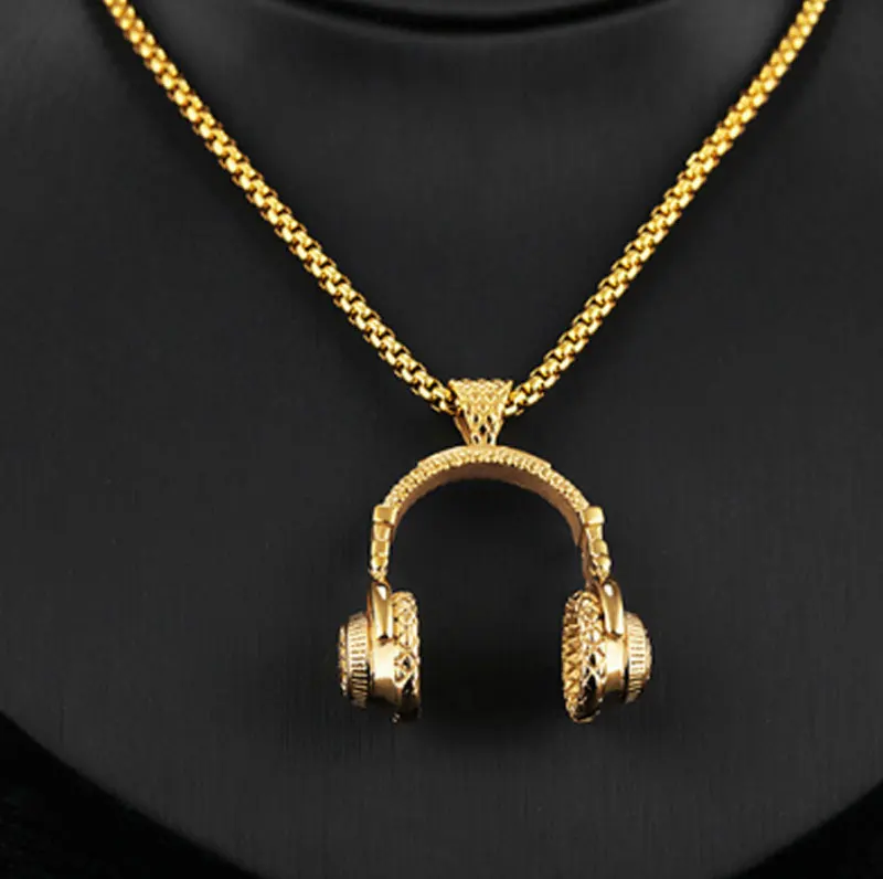 Ожерелье золотистого и черного цвета с подвеской в виде музыкальных наушников