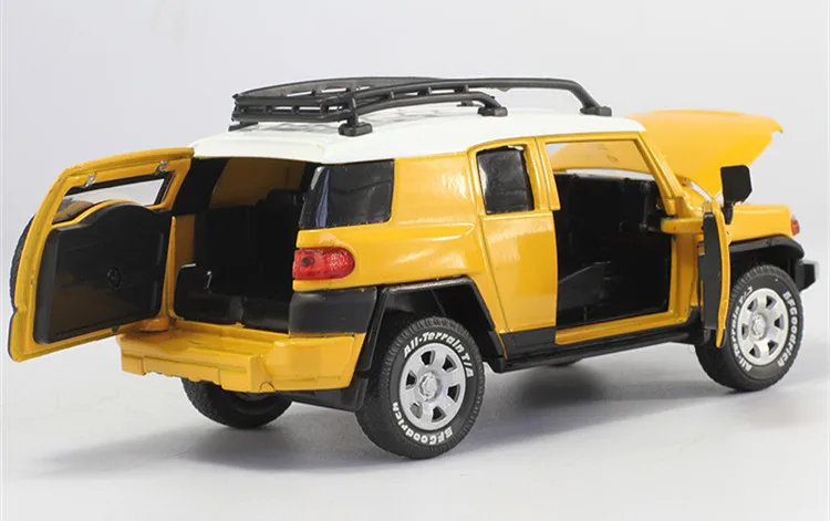Высокая имитация 1:32 Toyota FJ CRUISER модель SUV, Изысканный детский звук и свет игрушка с инерционным механизмом внедорожная модель