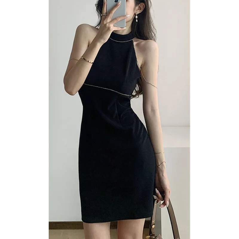 

Real shot 2021 temperament fashion sleeveless round neck high waist solid color chain waist black A-line dress