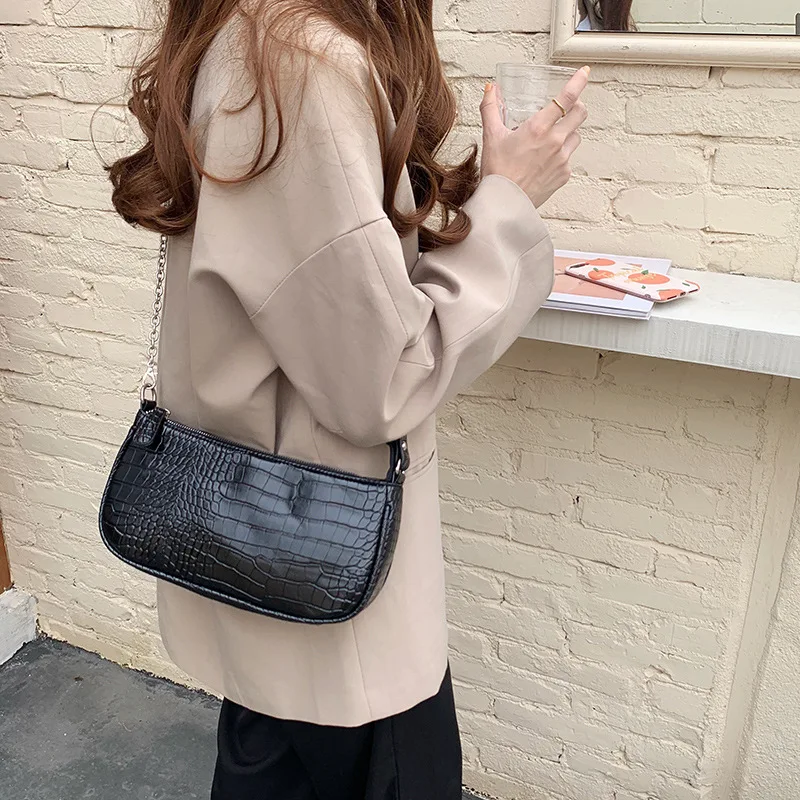 

French niche design bag retro underarm bag French stick bag crocodile pattern Handbag temperament celebrity handbag
