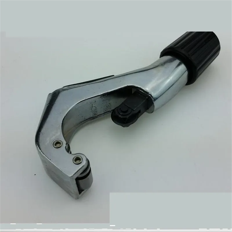 

Tube Expanding Tool Set,3/8" to 1-5/8" Copper Tube Pipe Expander Tool Kit CT-100AL 10-42CM