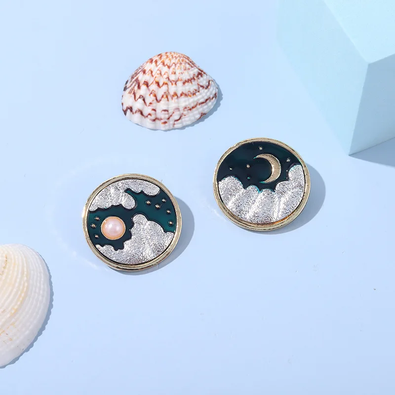 

Creative Unique Moon And Sun Pins Romantic Popular Skylight Round Moon Night Snow Mountain Brooch Vintage Style Pearl Brooch