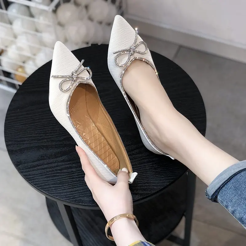 Женские туфли на высоком каблуке лодочки с острым носком и бантом бабочкой