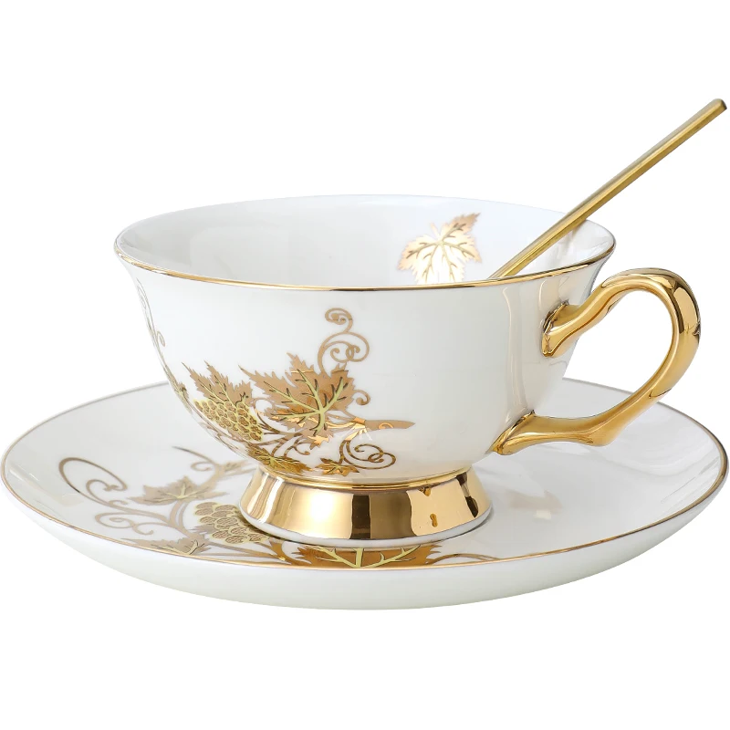 

European Ceramic Tea Cup Set Gold Rim Royal Luxury White Coffee Cup Saucer Set Vintage Wedding Xicara Kitchen Supplies EB50BD
