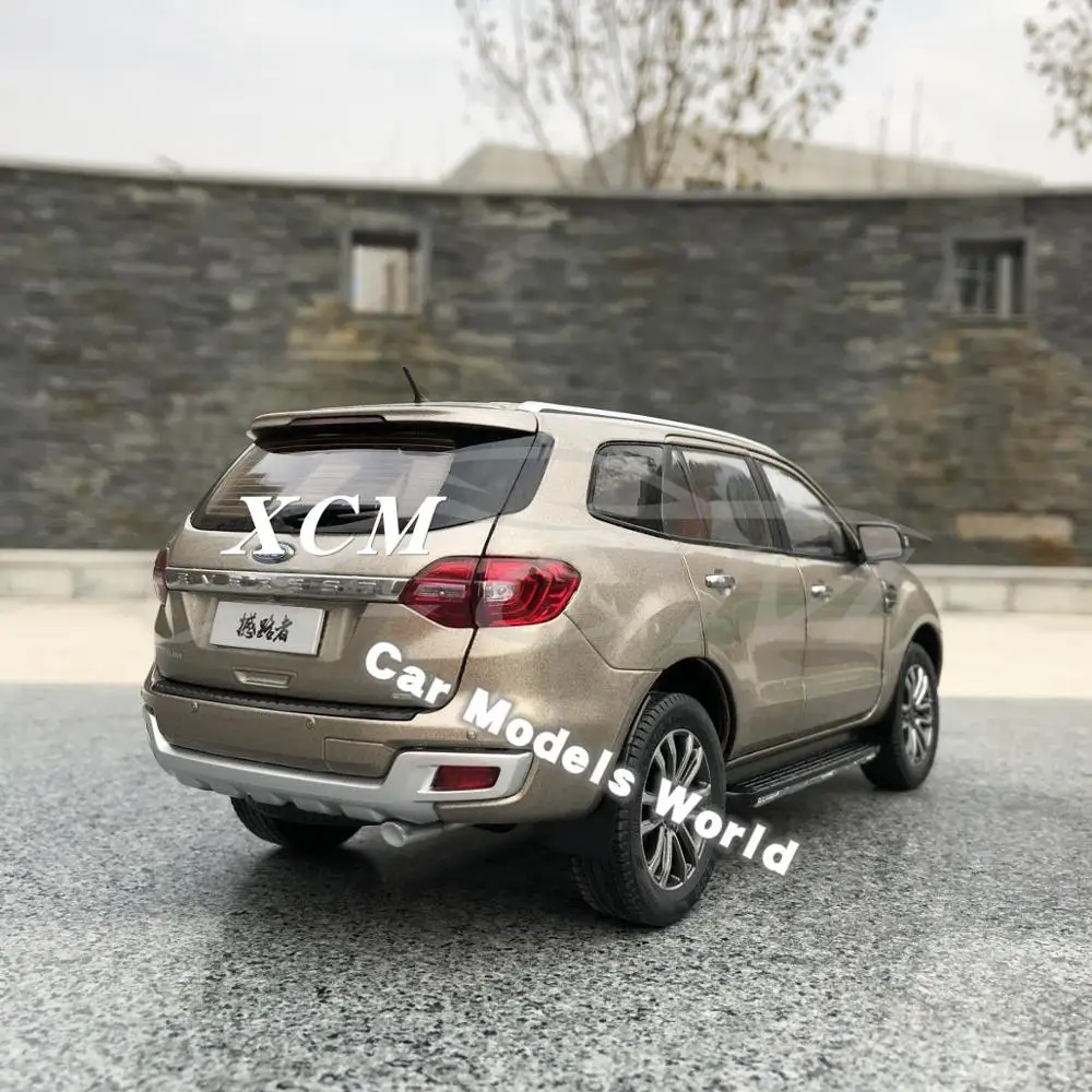 Модель литая автомобиля для нового внедорожника Everest Titanium SUV 2019 1:18 + небольшой