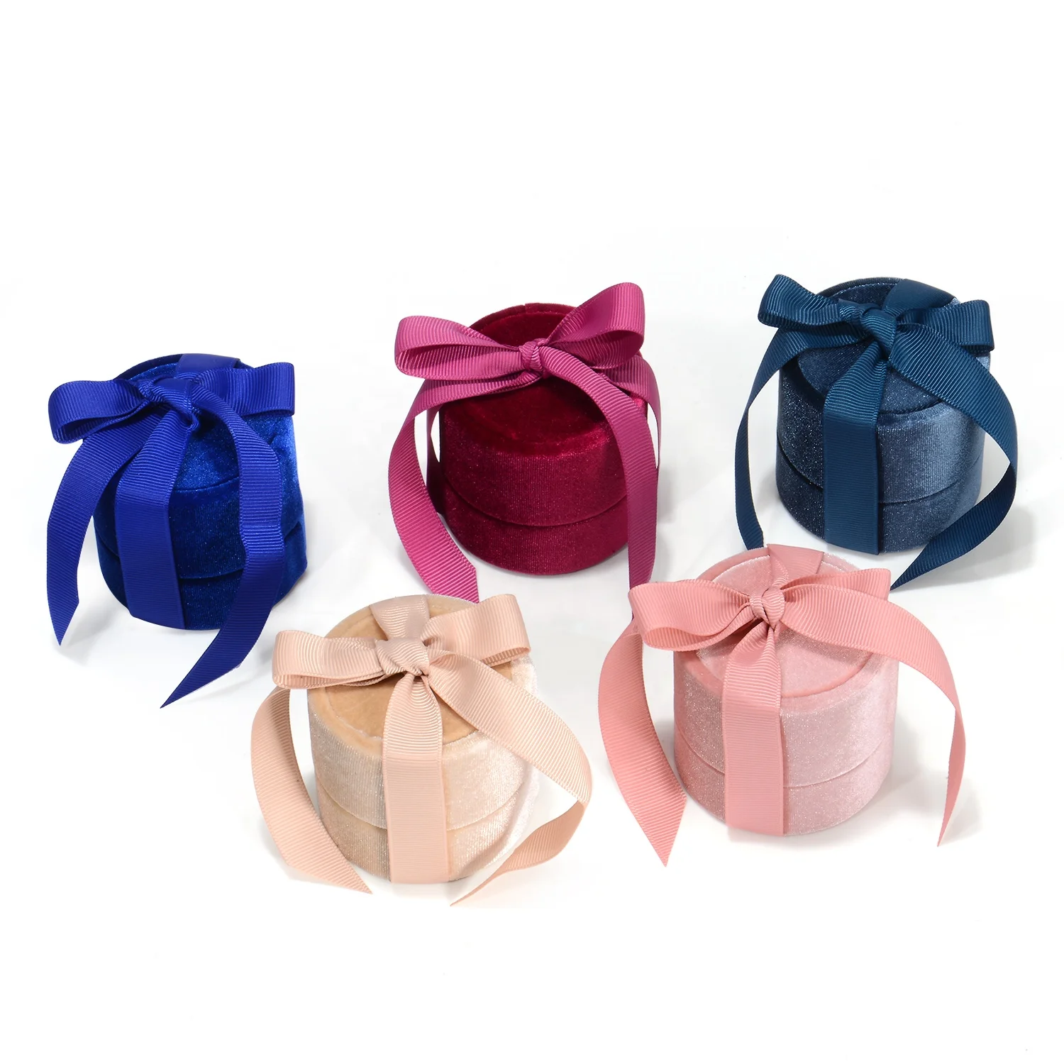 

Pink romantic beautiful round gift jewelry box with same color ribbon