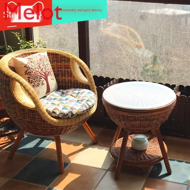 Рисунок 2 - Маленький стол и стул из ротанга для балкона