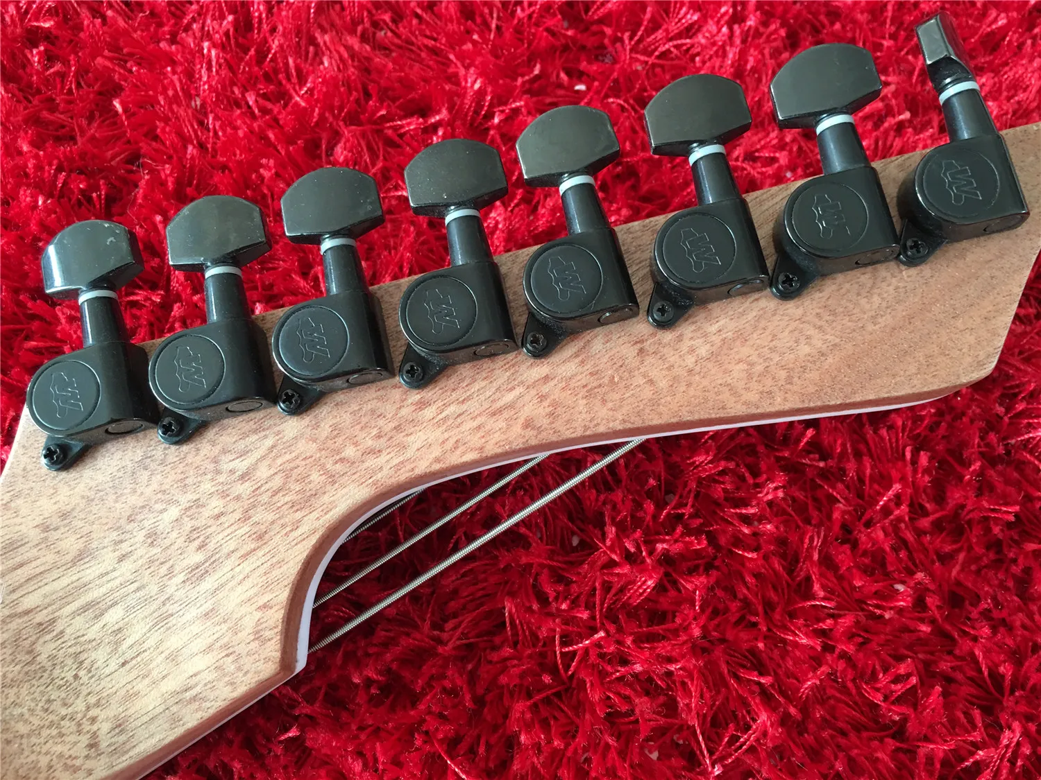 Китайский заводской товар Модель черной машины на 8 струн Бесплатная доставка |