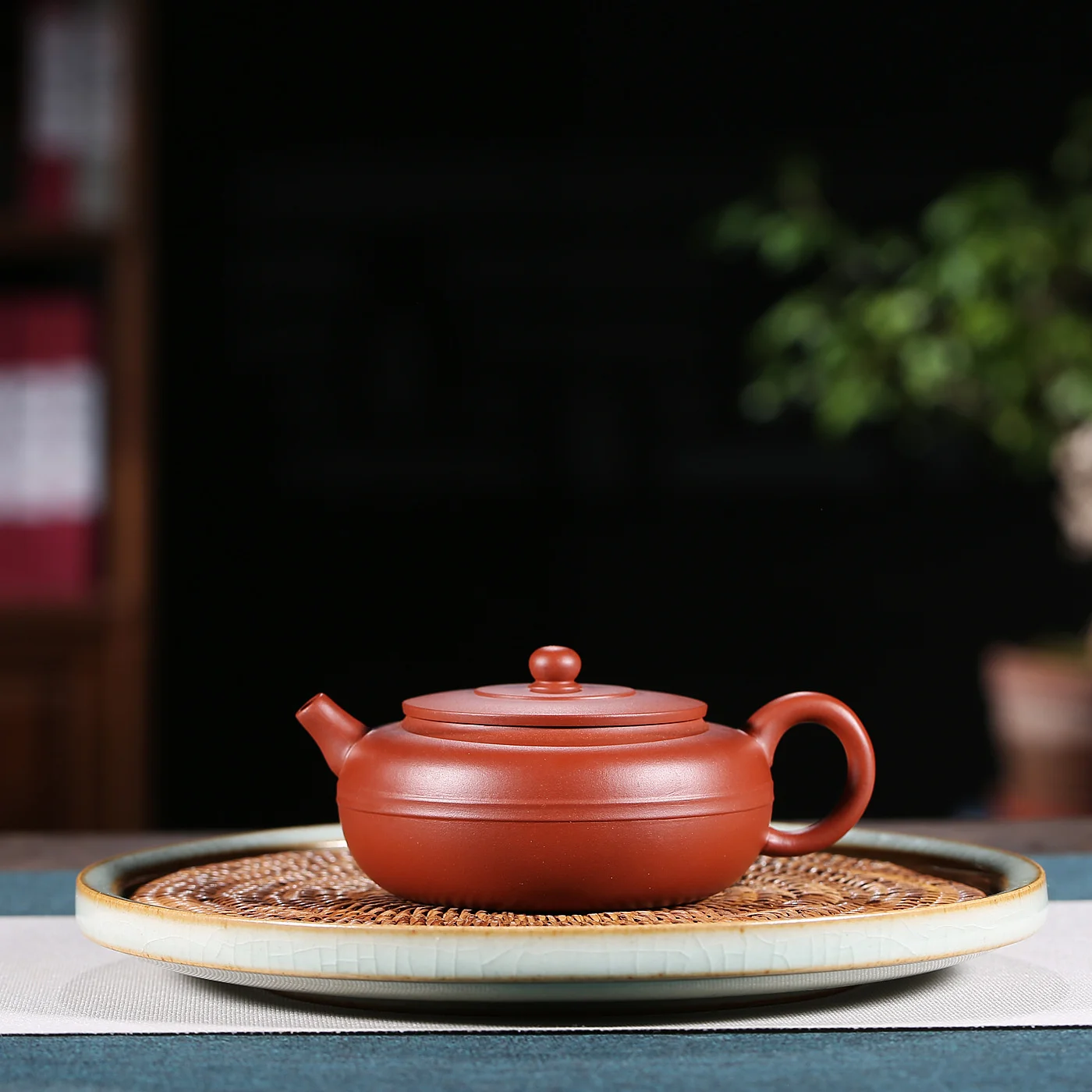 

Yixing raw ore purple clay pot handmade ball hole line round pot tea set tea pot goods