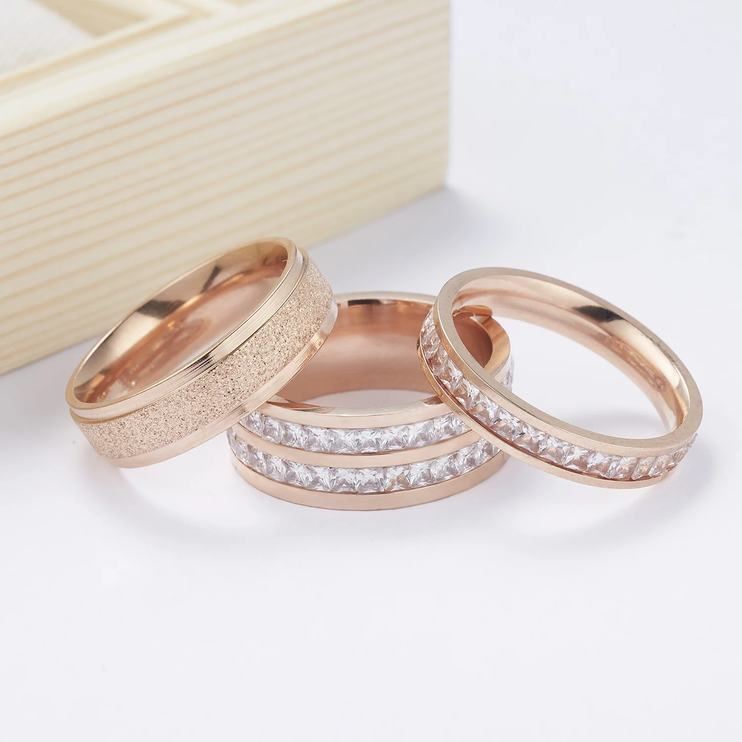 

Luxury Shiny Crystal Ring For Women Men Stainless Steel Zircon Rings Lover Couples Engagement Wedding Party Jewelry Gifts